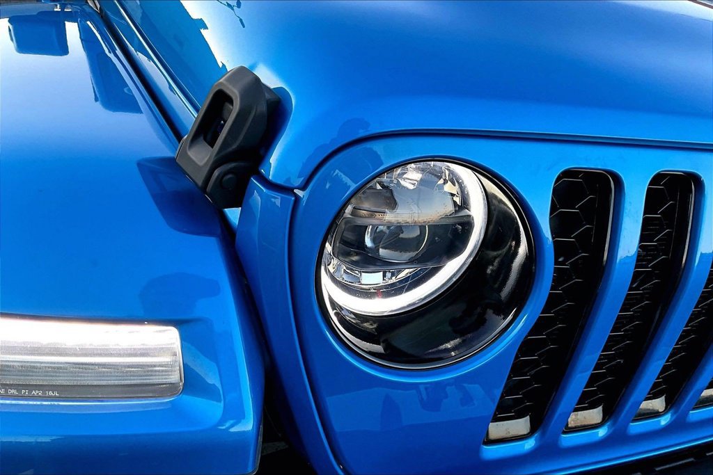 Used 2023 Jeep Wrangler Unlimited Sahara AWD/4WD image 27