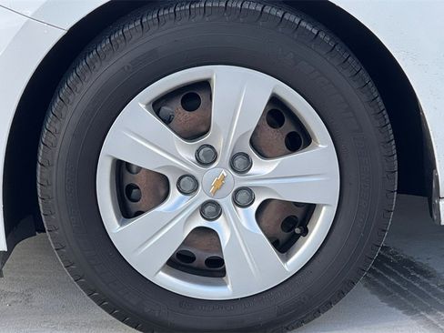 Used 2017 Chevrolet Cruze LS image 23