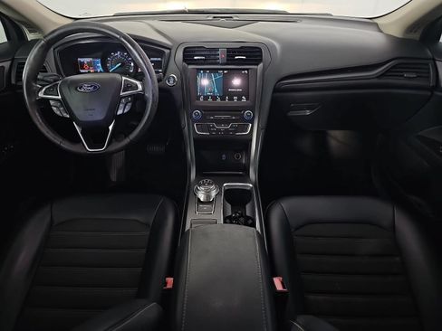 Used 2018 Ford Fusion SE w/ Equipment Group 201A FWD image 11