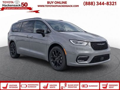 Used 2025 Chrysler Pacifica Limited