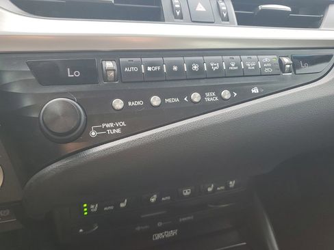 Used 2019 Lexus ES 300h Ultra Luxury w/ Accessory Package 2 image 23