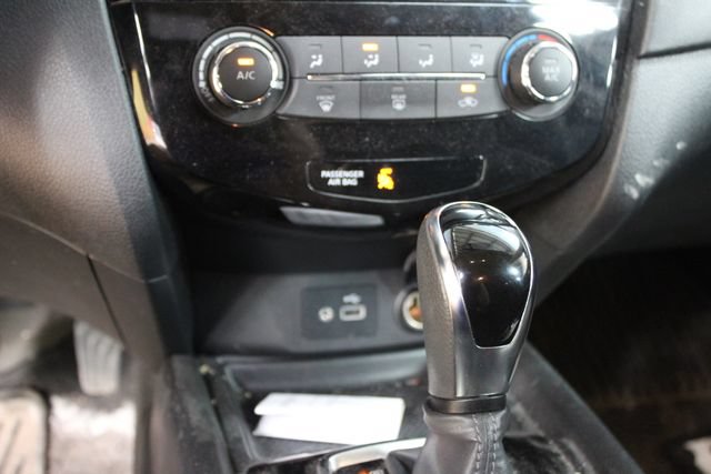Used 2018 Nissan Rogue SV AWD/4WD image 20