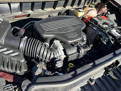 Used 2018 Cadillac XT5 Premium Luxury w/ LPO, Wheel Lock Package image 32