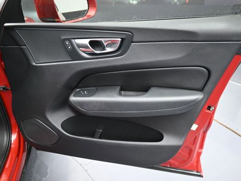 Used 2018 Volvo XC60 T6 Momentum w/ Advanced Package image 25