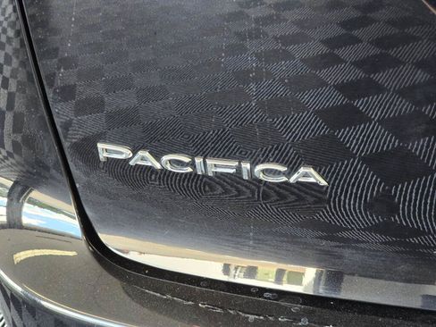 Used 2025 Chrysler Pacifica Select FWD image 12