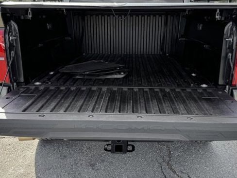 Used 2025 Toyota Tacoma TRD Sport image 8