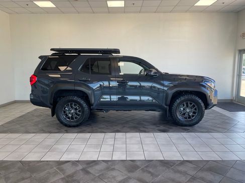Used 2025 Toyota 4Runner SR5 AWD/4WD image 4