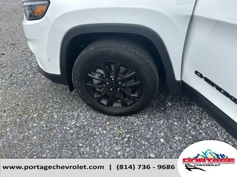 Used 2023 Jeep Cherokee Altitude Lux AWD/4WD image 29