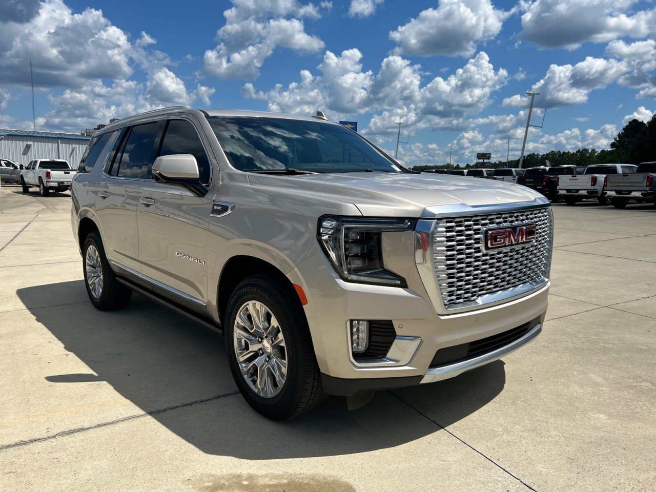 Used 2022 GMC Yukon Denali RWD image 2