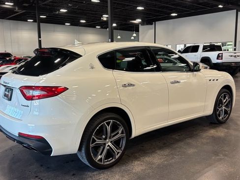 Used 2020 Maserati Levante AWD/4WD image 9