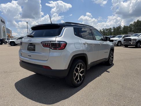 Certified 2025 Jeep Compass Limited AWD/4WD image 6