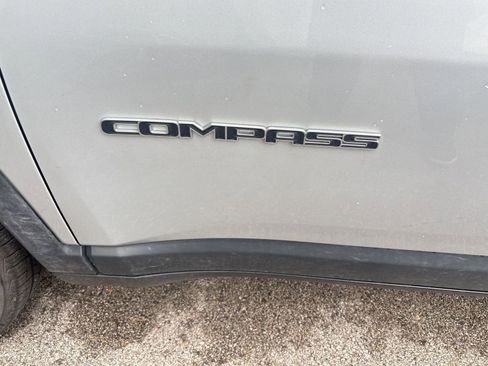Used 2025 Jeep Compass Limited image 10