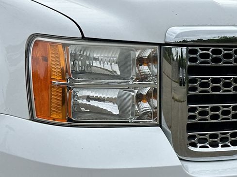 Used 2011 GMC Sierra 2500 Denali w/ Suspension Package, Off-Road image 8