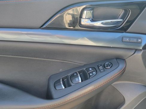 Used 2023 Nissan Maxima SR w/ Sport Mat Group FWD image 10