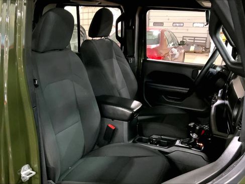 Used 2022 Jeep Gladiator Sport image 9