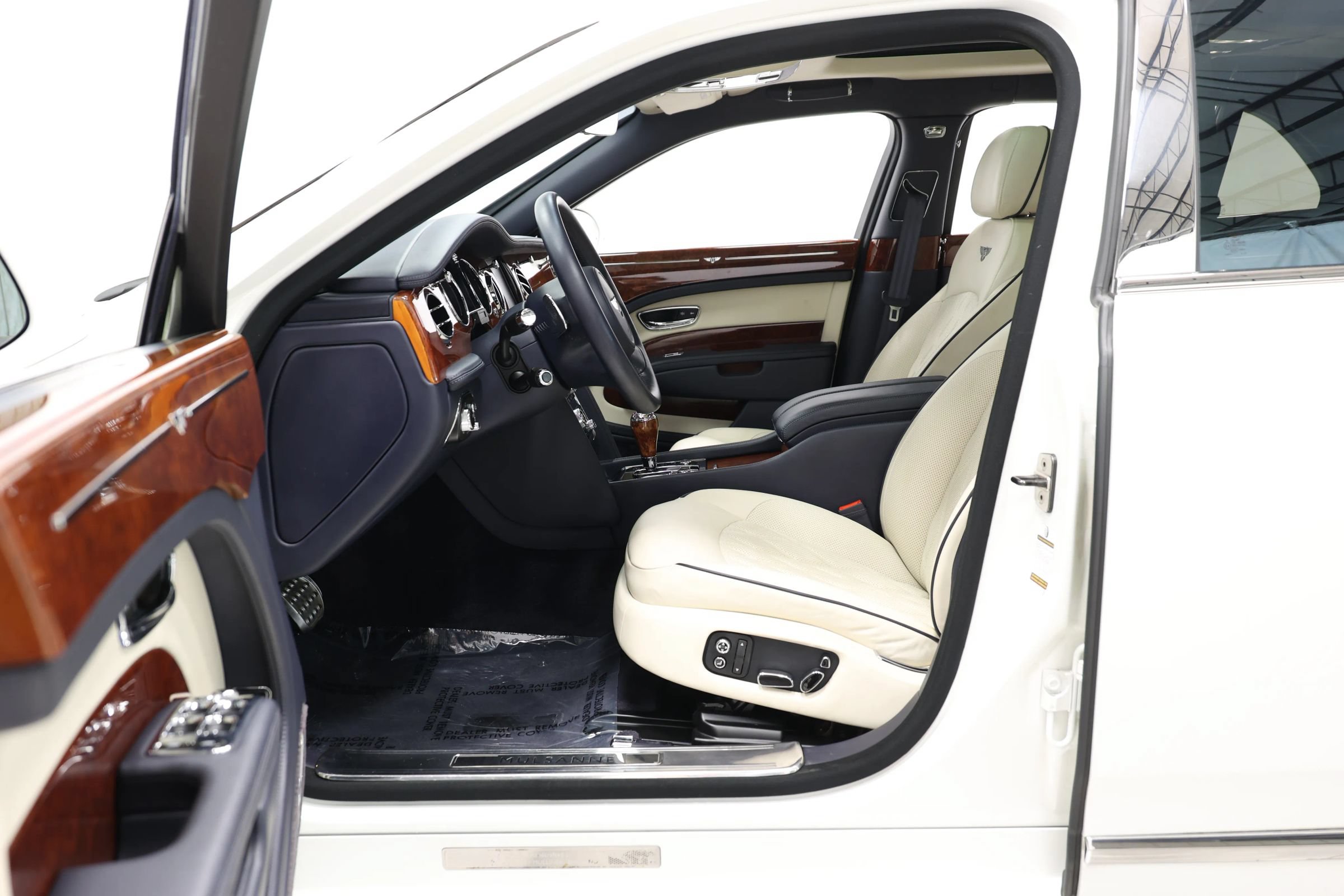 Used 2017 Bentley Mulsanne RWD image 19