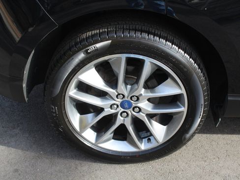 Used 2017 Ford Edge Titanium w/ Equipment Group 301A AWD/4WD image 24