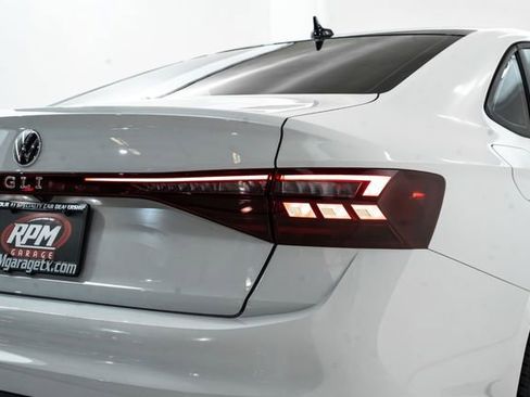 Used 2025 Volkswagen Jetta GLI Autobahn image 10