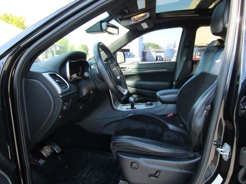 Used 2015 Jeep Grand Cherokee SRT w/ Luxury Group II AWD/4WD image 9
