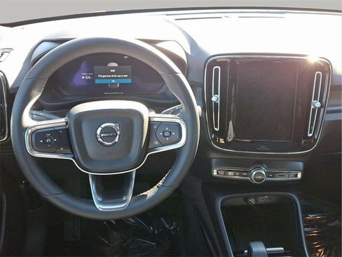 Used 2023 Volvo C40 Recharge Core image 12