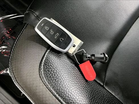Used 2022 Nissan Pathfinder SL AWD/4WD image 10