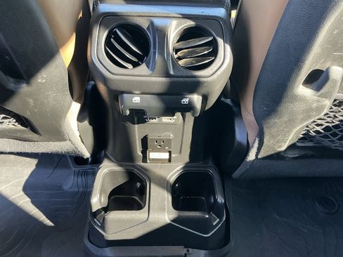 Used 2022 Jeep Gladiator Rubicon w/ Cold Weather Group image 30