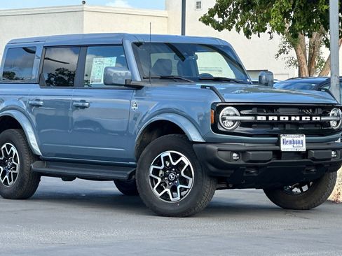 Used 2025 Ford Bronco Outer Banks image 2