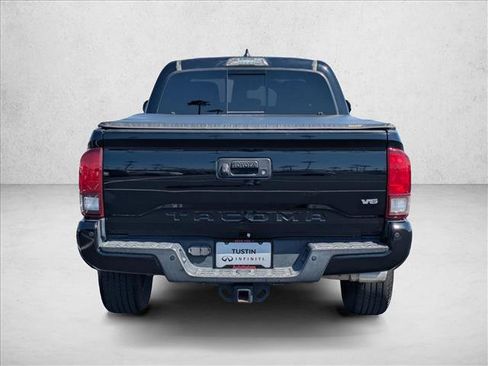 Used 2018 Toyota Tacoma TRD Sport w/ Technology Package RWD image 7