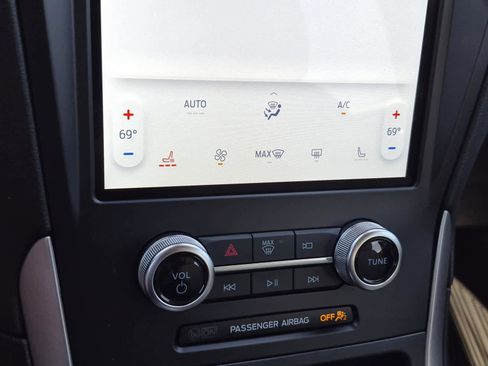 Used 2024 Ford Edge SEL w/ Convenience Package image 28