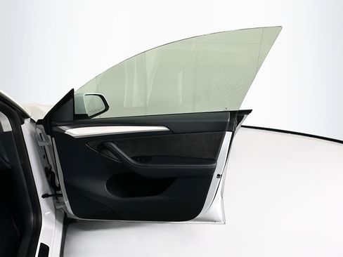 Used 2023 Tesla Model Y Long Range image 31