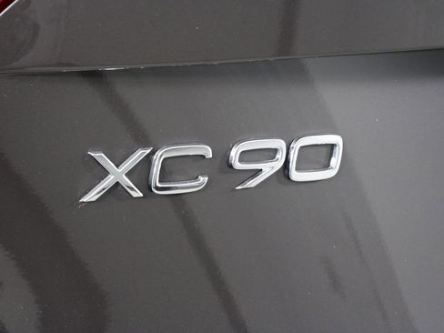 Certified 2024 Volvo XC90 T8 Plus w/ Protection Package Premier image 19