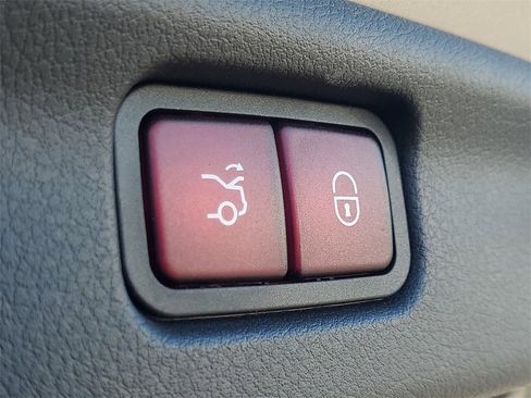 Used 2023 Mercedes-Benz C 300 Sedan image 9