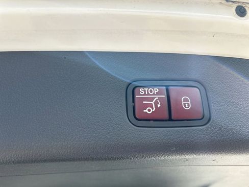 Used 2025 Mercedes-Benz GLC 300 4MATIC image 26