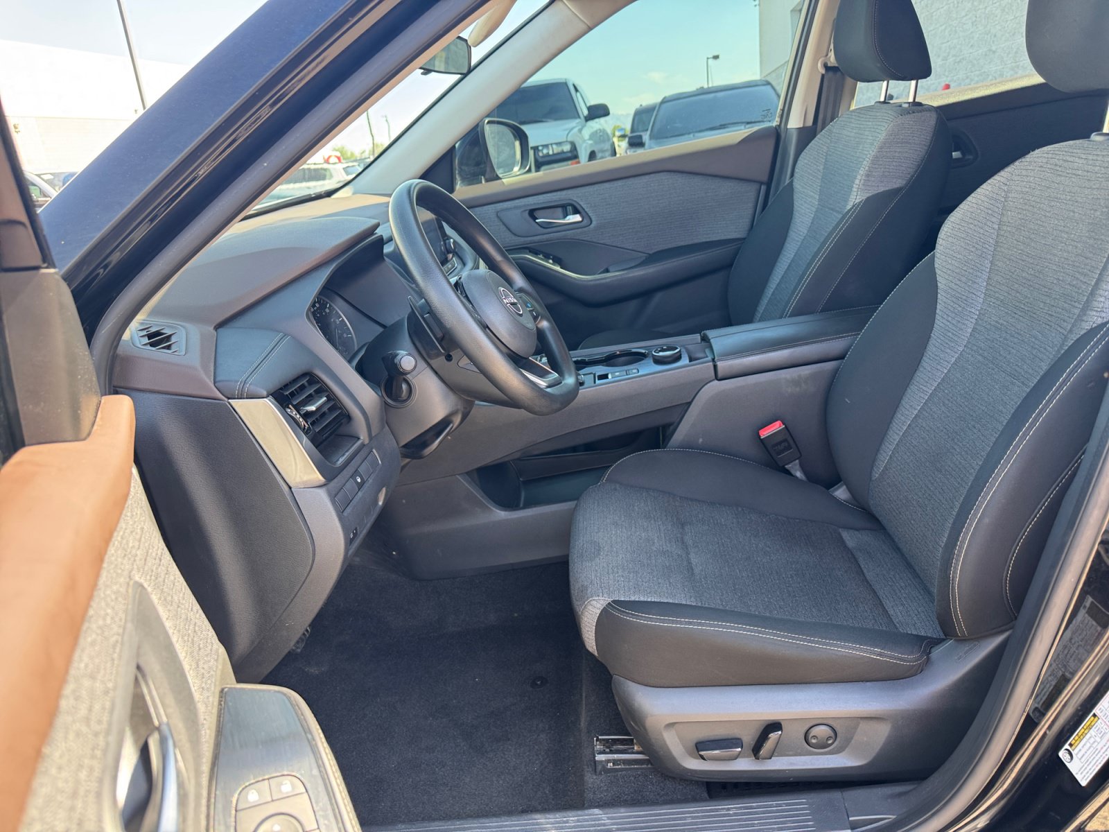 Used 2022 Nissan Rogue SV AWD/4WD image 9