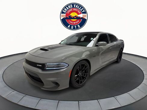 Used 2017 Dodge Charger R/T RWD image 2