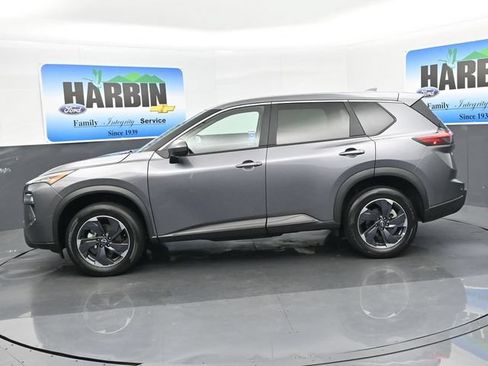 Used 2025 Nissan Rogue SV FWD image 2