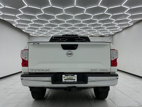 Used 2019 Nissan Titan SV AWD/4WD image 10