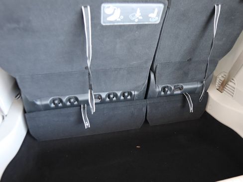 Used 2021 Chrysler Voyager Lxi image 30