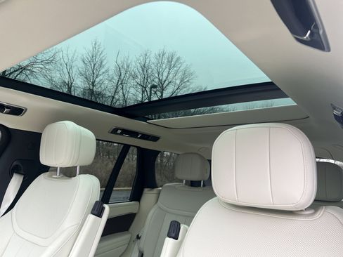 Certified 2025 Land Rover Range Rover SE image 25