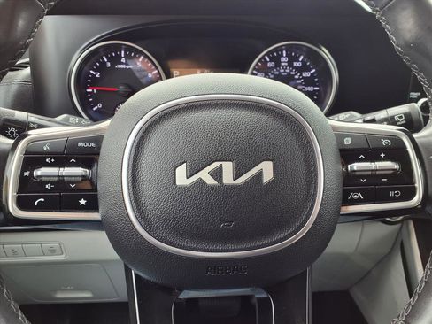 Used 2023 Kia Carnival LX image 13