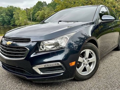 Used 2016 Chevrolet Cruze LT FWD image 2