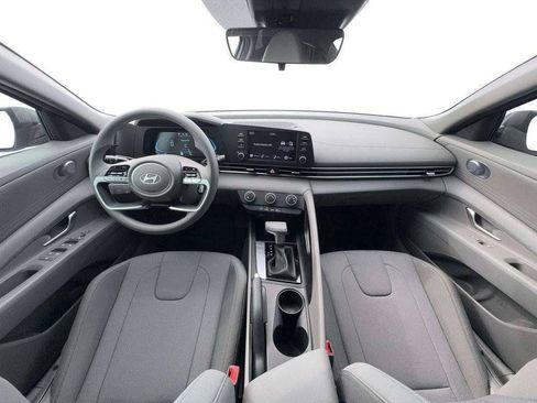 New 2026 Hyundai Elantra SE FWD image 13