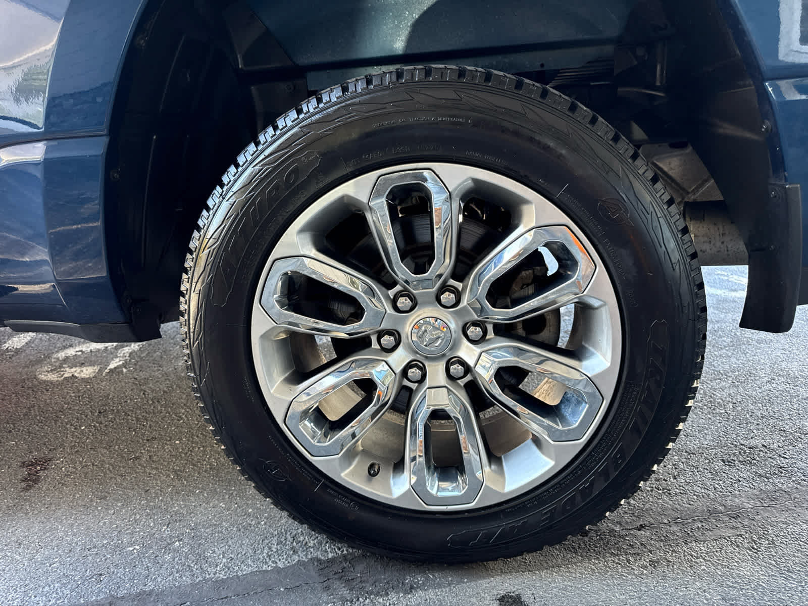 Used 2023 RAM 1500 Laramie AWD/4WD image 13