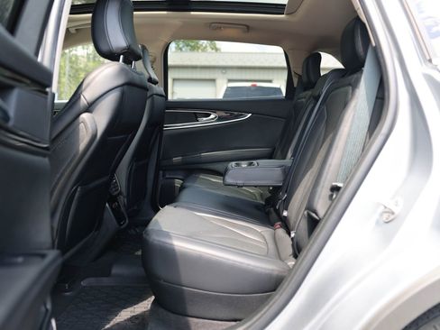 Used 2023 Lincoln Nautilus Reserve AWD/4WD image 17