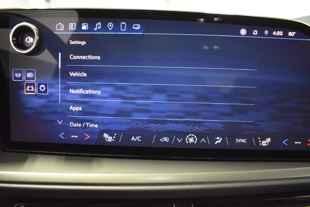 Used 2025 Chevrolet Traverse LT FWD image 26