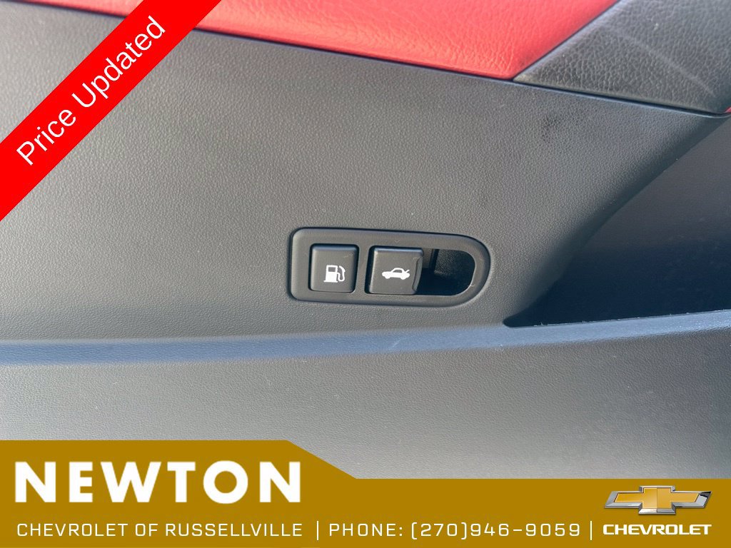 Used 2012 Hyundai Genesis 3.8 RWD image 10