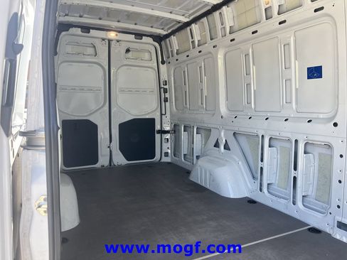 Used 2025 Mercedes-Benz Sprinter 2500 image 21