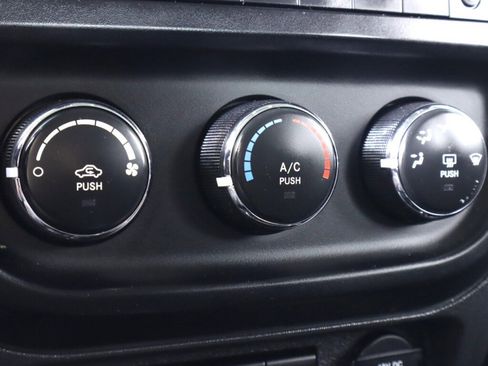 Used 2017 Jeep Patriot Sport image 17