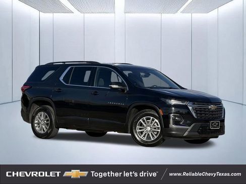 Used 2023 Chevrolet Traverse LT FWD image 1