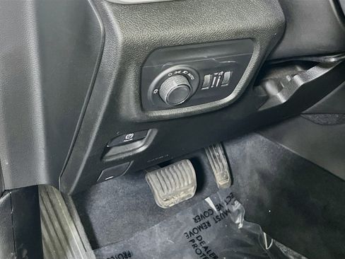Used 2023 Jeep Grand Cherokee Altitude AWD/4WD image 10